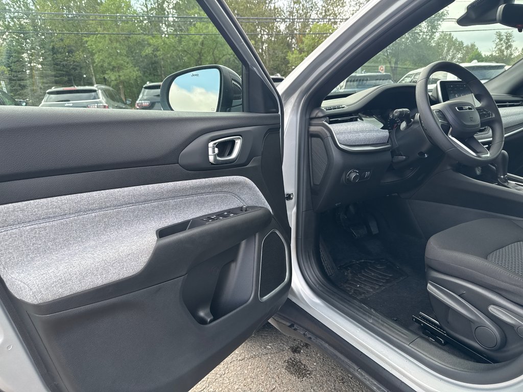 2025 Jeep Compass SPORT in Sussex, New Brunswick - 9 - w1024h768px