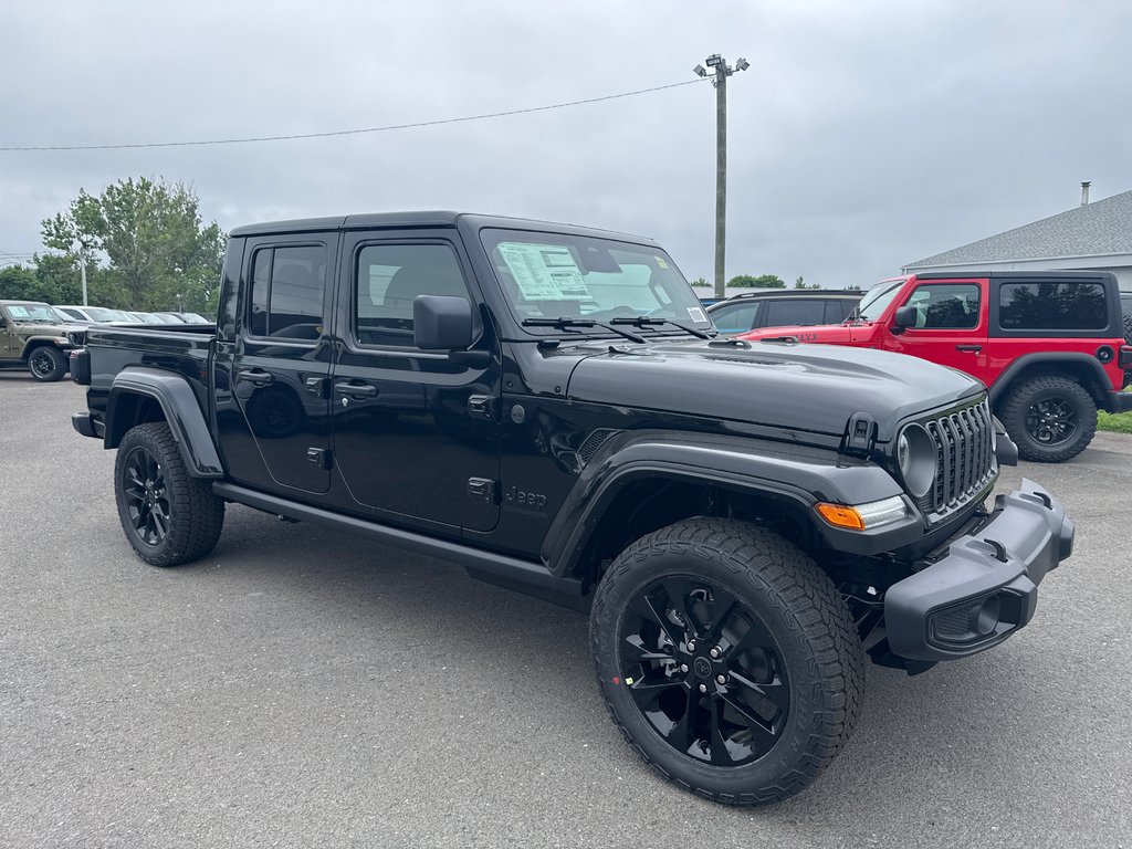 2026 Jeep Gladiator NIGHTHAWK in Sussex, New Brunswick - 8 - w1024h768px