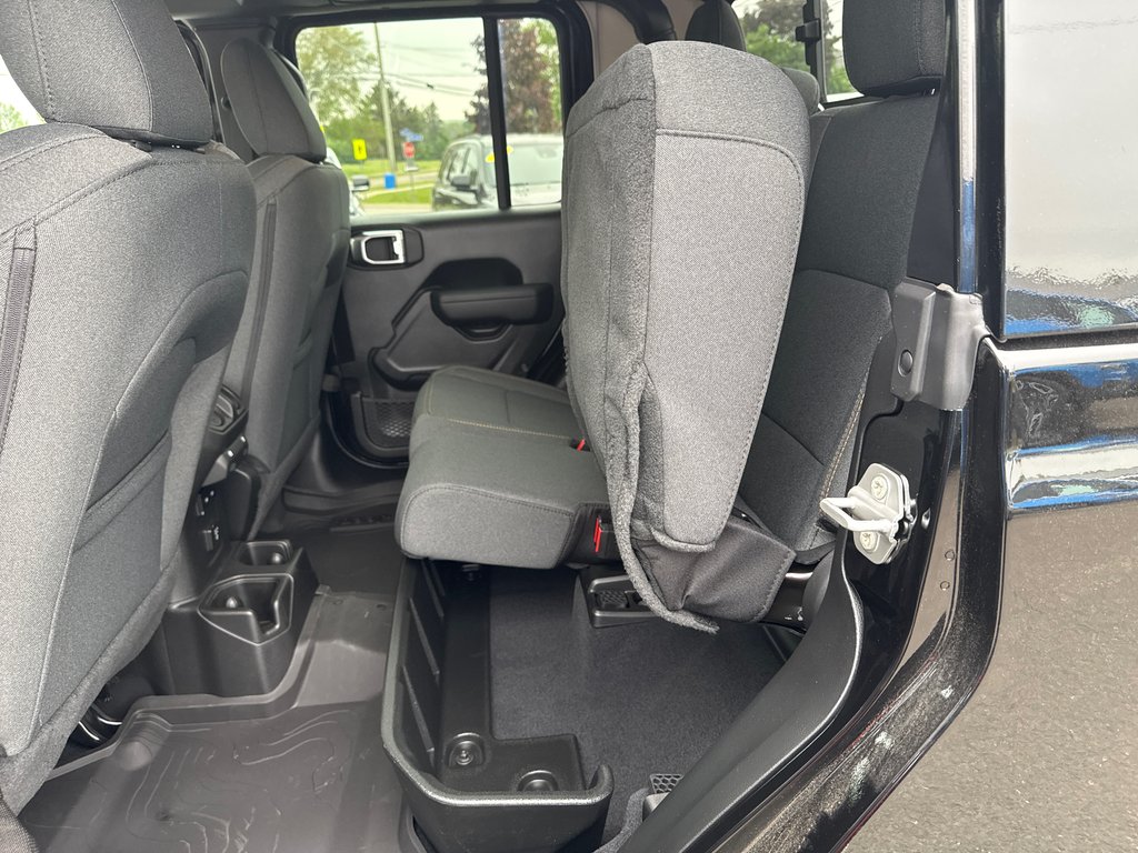 2026 Jeep Gladiator NIGHTHAWK in Sussex, New Brunswick - 35 - w1024h768px