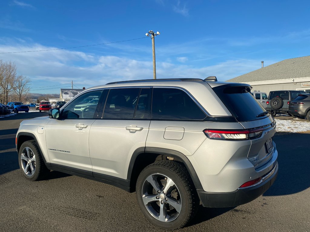 2022  Grand Cherokee 4xe BASE in Sussex, New Brunswick - 3 - w1024h768px
