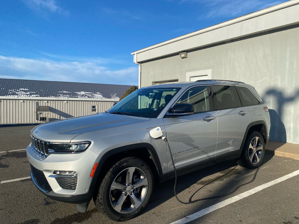 2022  Grand Cherokee 4xe BASE in Sussex, New Brunswick - 13 - w1024h768px