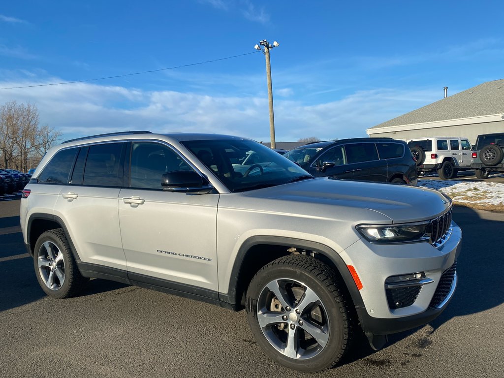 2022  Grand Cherokee 4xe BASE in Sussex, New Brunswick - 8 - w1024h768px