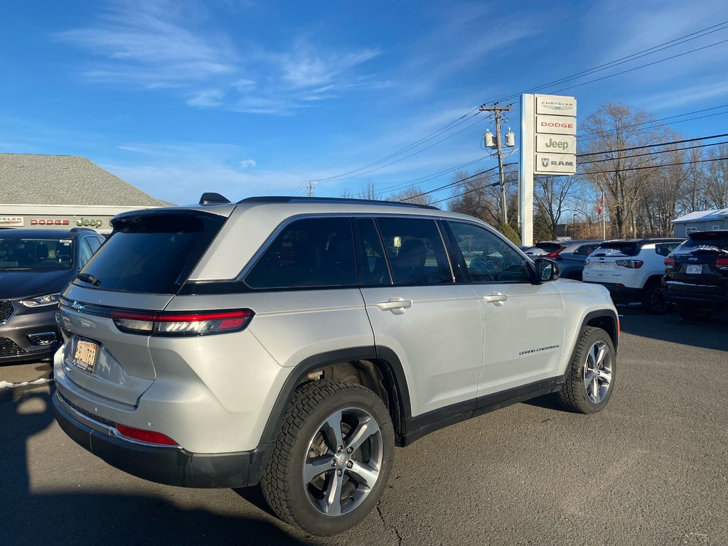 2022  Grand Cherokee 4xe BASE in Sussex, New Brunswick - 6 - w1024h768px
