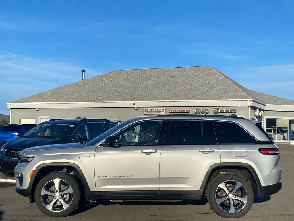 2022  Grand Cherokee 4xe BASE in Sussex, New Brunswick - 2 - w1024h768px