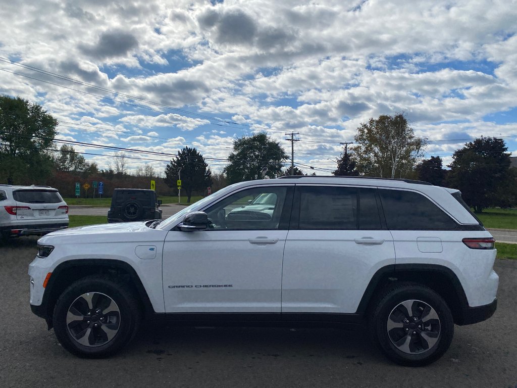 2023  Grand Cherokee 4xe 4XE in Sussex, New Brunswick - 2 - w1024h768px