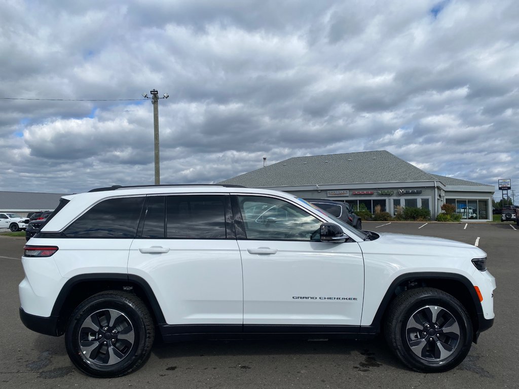 2023  Grand Cherokee 4xe 4XE in Sussex, New Brunswick - 7 - w1024h768px