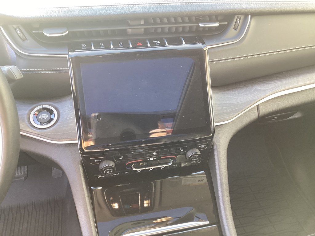 2022 Jeep GRAND CHEROKEE L LIMITED in Saint John, New Brunswick - 15 - w1024h768px