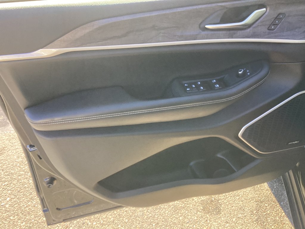 2022 Jeep GRAND CHEROKEE L LIMITED in Saint John, New Brunswick - 18 - w1024h768px