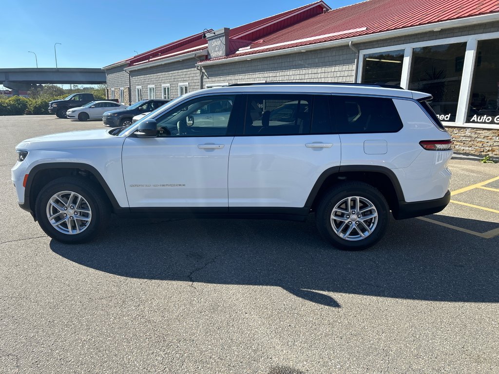 2023  Grand Cherokee L LAREDO in Saint John, New Brunswick - 7 - w1024h768px