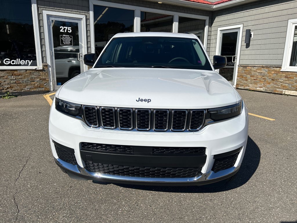 2023  Grand Cherokee L LAREDO in Saint John, New Brunswick - 2 - w1024h768px