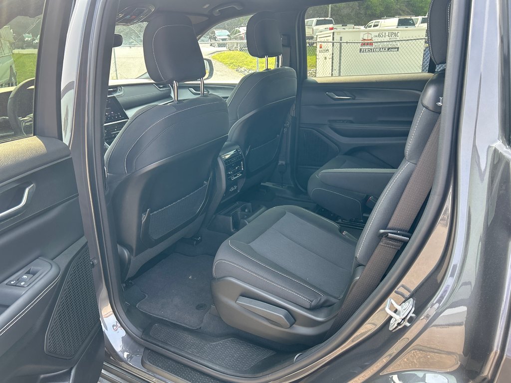 2024 Jeep Grand Cherokee L Laredo in Saint John, New Brunswick - 9 - w1024h768px