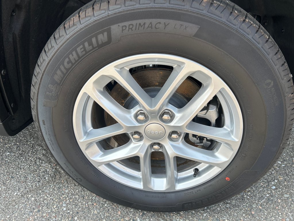 2024 Jeep Grand Cherokee L Laredo in Saint John, New Brunswick - 7 - w1024h768px