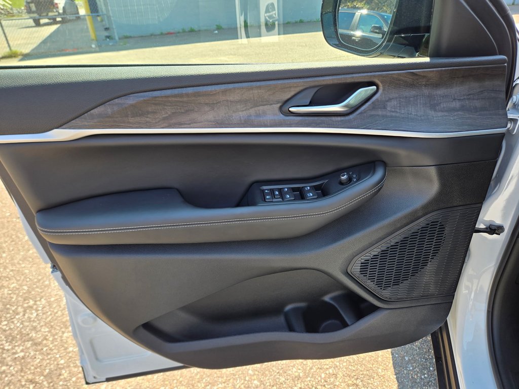 2026 Jeep Grand Cherokee L ALTITUDE in Saint John, New Brunswick - 9 - w1024h768px