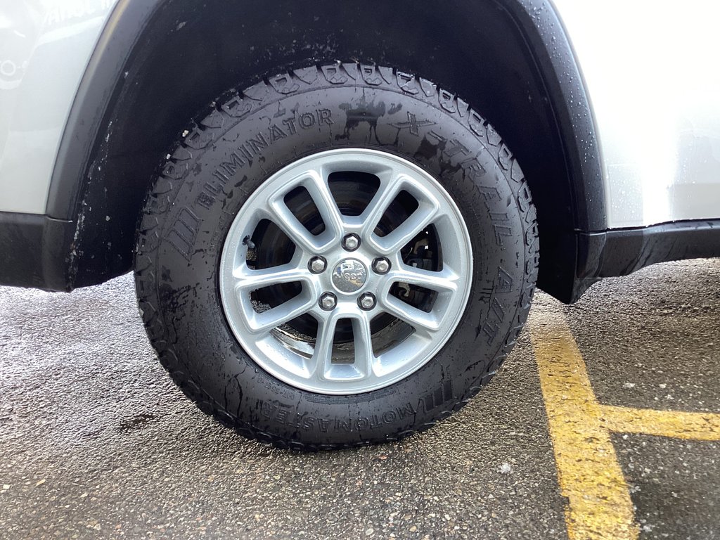 2020 Jeep GRAND CHEROKEE LAREDO in Saint John, New Brunswick - 14 - w1024h768px