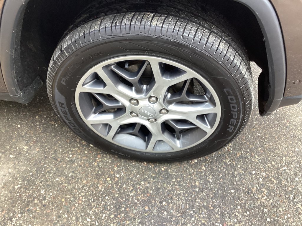 2021 Jeep GRAND CHEROKEE LIMITED in Saint John, New Brunswick - 5 - w1024h768px