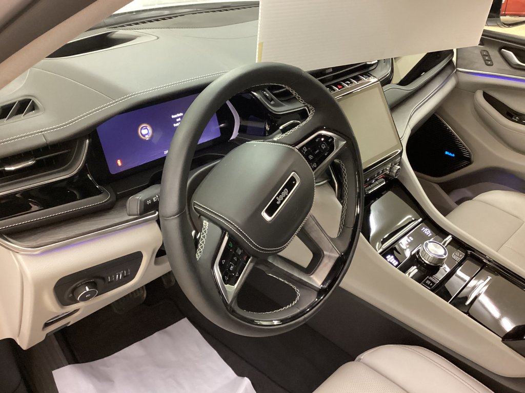2023 Jeep GRAND CHEROKEE OVERLAND in Saint John, New Brunswick - 28 - w1024h768px