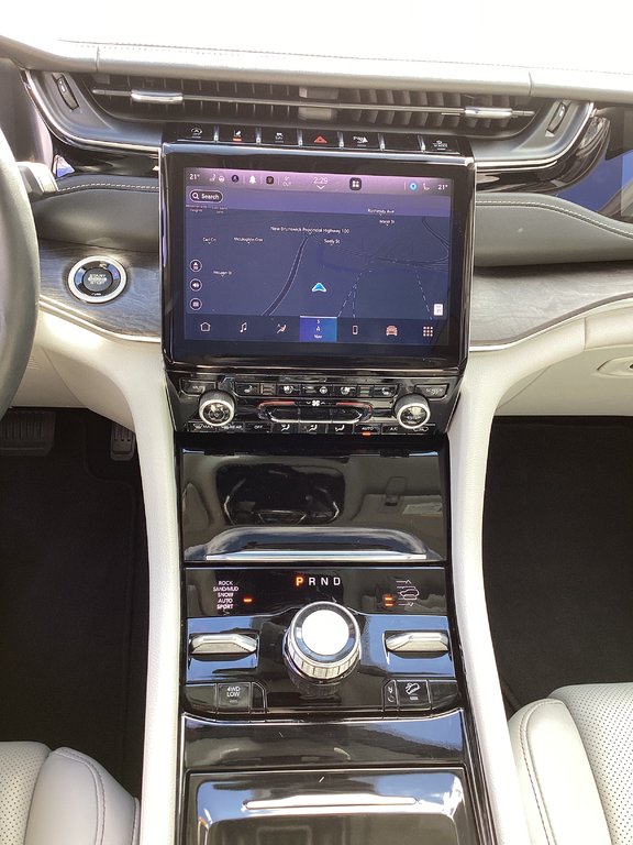 2023 Jeep GRAND CHEROKEE OVERLAND in Saint John, New Brunswick - 5 - w1024h768px