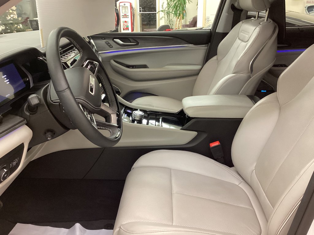 2023 Jeep GRAND CHEROKEE OVERLAND in Saint John, New Brunswick - 29 - w1024h768px