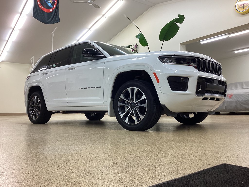 2023 Jeep GRAND CHEROKEE OVERLAND in Saint John, New Brunswick - 14 - w1024h768px