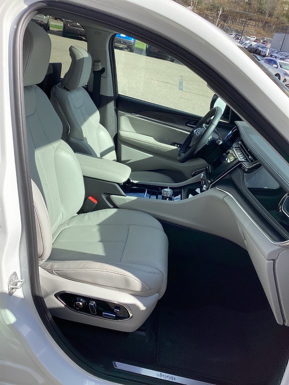 2023 Jeep GRAND CHEROKEE OVERLAND in Saint John, New Brunswick - 9 - w1024h768px