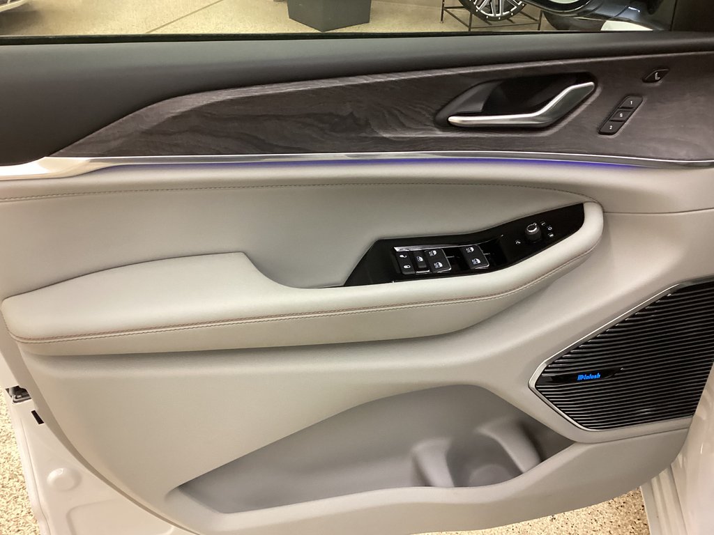 2023 Jeep GRAND CHEROKEE OVERLAND in Saint John, New Brunswick - 27 - w1024h768px