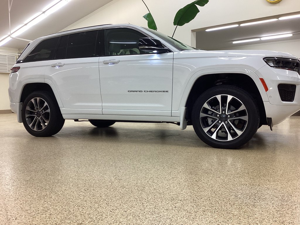 2023 Jeep GRAND CHEROKEE OVERLAND in Saint John, New Brunswick - 13 - w1024h768px