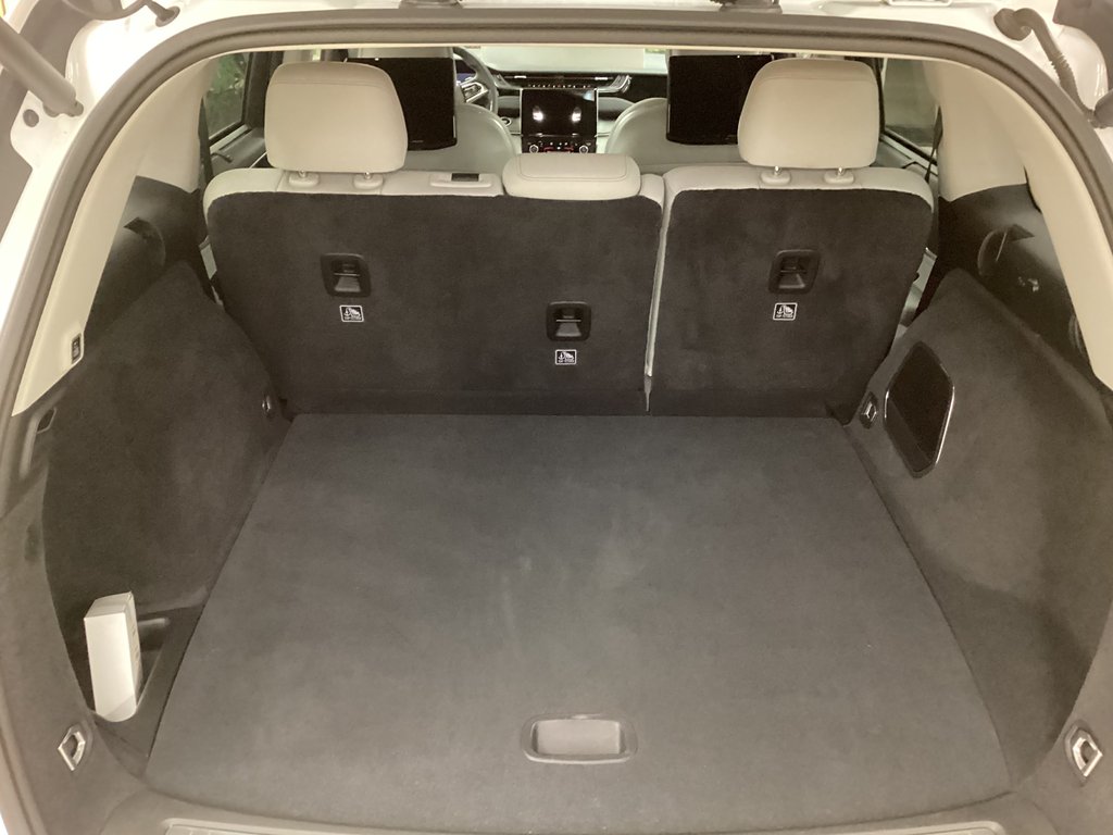 2023 Jeep GRAND CHEROKEE OVERLAND in Saint John, New Brunswick - 18 - w1024h768px