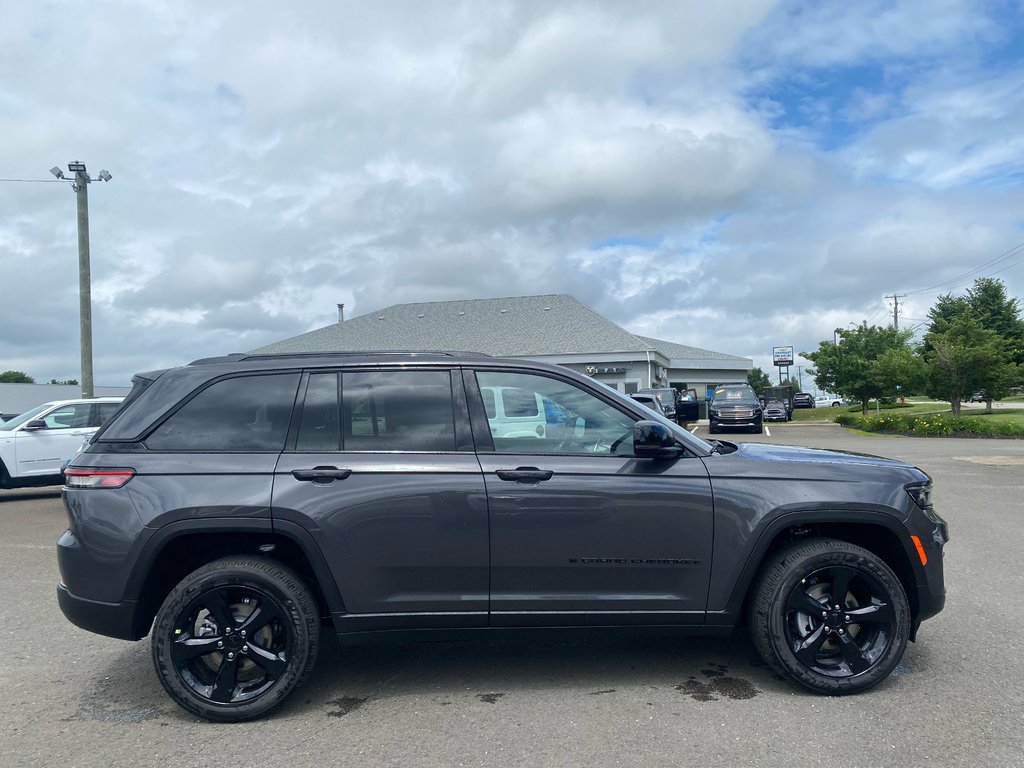 2024  Grand Cherokee ALTITUDE in Sussex, New Brunswick - 8 - w1024h768px