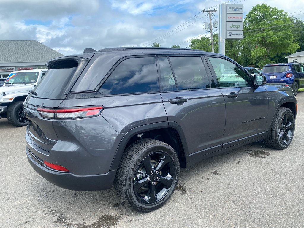 2024  Grand Cherokee ALTITUDE in Sussex, New Brunswick - 7 - w1024h768px