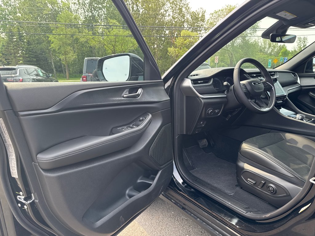2025 Jeep Grand Cherokee LAREDO ALTITUDE in Sussex, New Brunswick - 12 - w1024h768px
