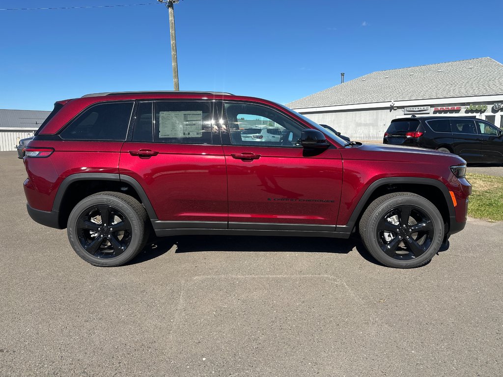 2025 Jeep GRAND CHEROKEE LAREDO ALTITUDE in Sussex, New Brunswick - 2 - w1024h768px