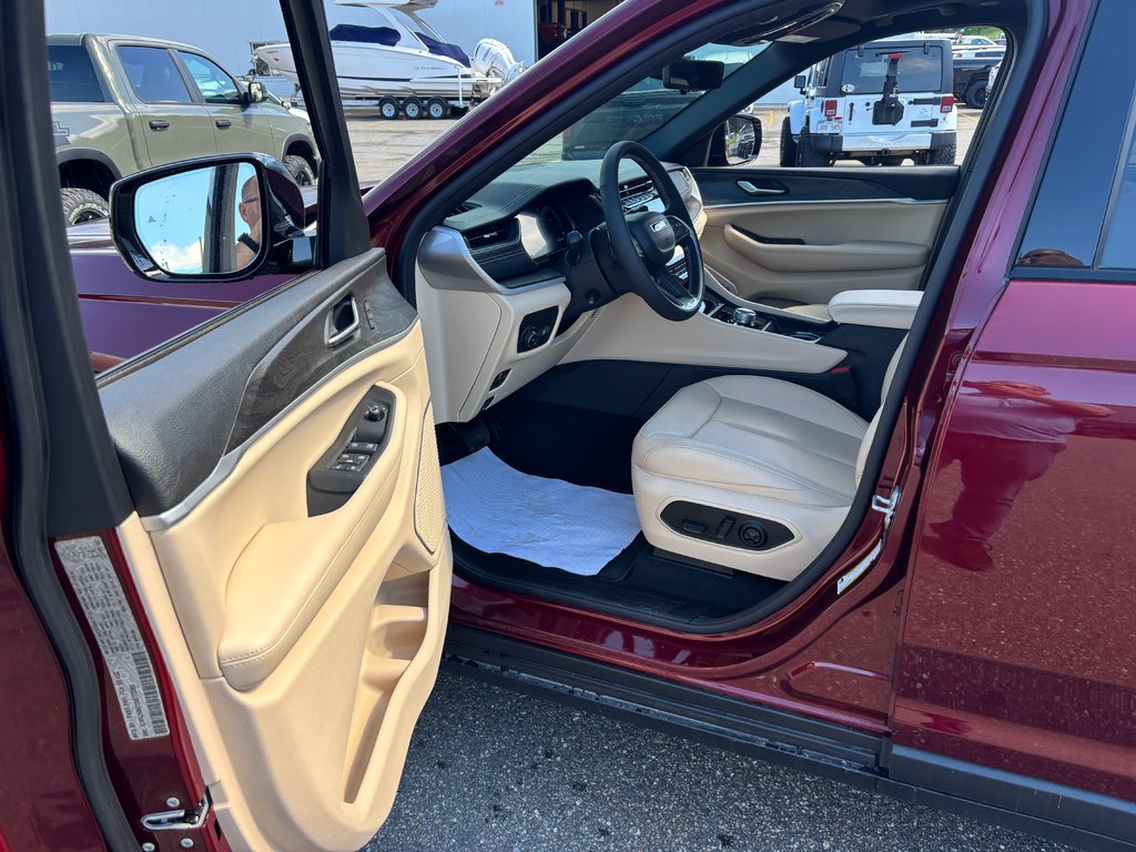 2025 Jeep Grand Cherokee LIMITED in Saint John, New Brunswick - 11 - w1024h768px