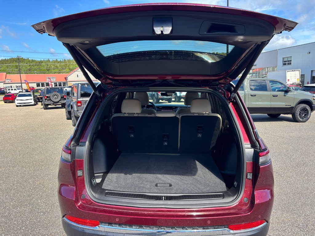 2025 Jeep Grand Cherokee LIMITED in Saint John, New Brunswick - 9 - w1024h768px