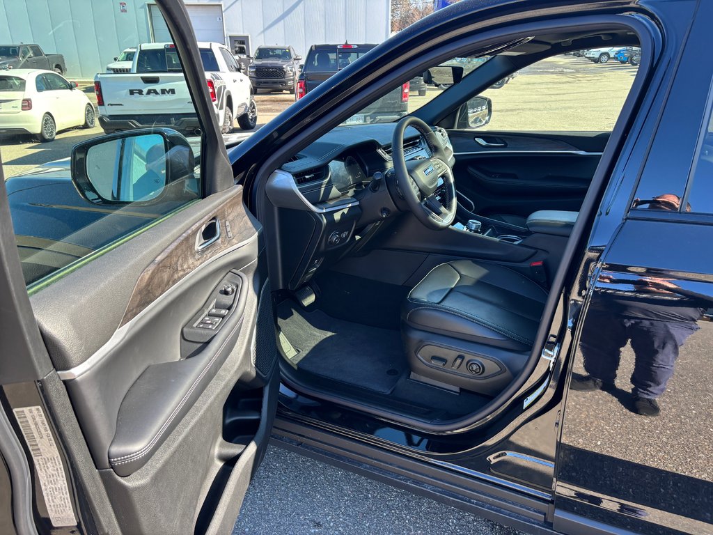 2025 Jeep Grand Cherokee LIMITED in Saint John, New Brunswick - 8 - w1024h768px