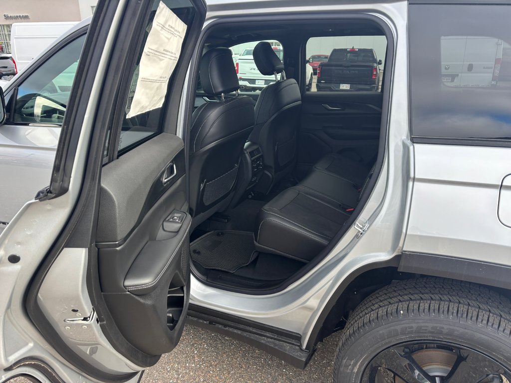 Jeep Grand Cherokee LAREDO ALTITUDE 2025 à Saint John, Nouveau-Brunswick - 8 - w1024h768px