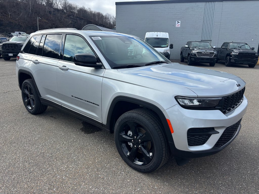 Jeep Grand Cherokee LAREDO ALTITUDE 2025 à Saint John, Nouveau-Brunswick - 3 - w1024h768px