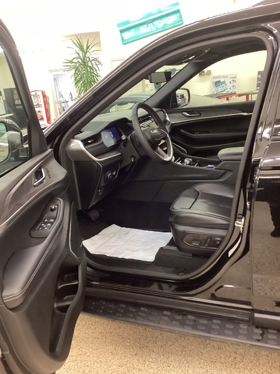 2025 Jeep GRAND CHEROKEE LIMITED in Saint John, New Brunswick - 14 - w1024h768px