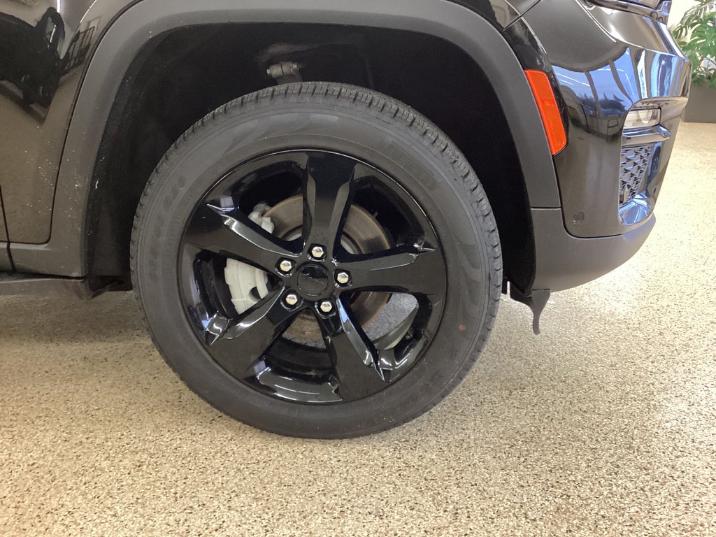 2025 Jeep GRAND CHEROKEE LIMITED in Saint John, New Brunswick - 3 - w1024h768px