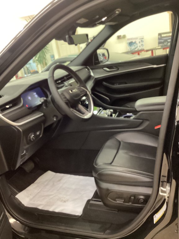 2025 Jeep GRAND CHEROKEE LIMITED in Saint John, New Brunswick - 13 - w1024h768px