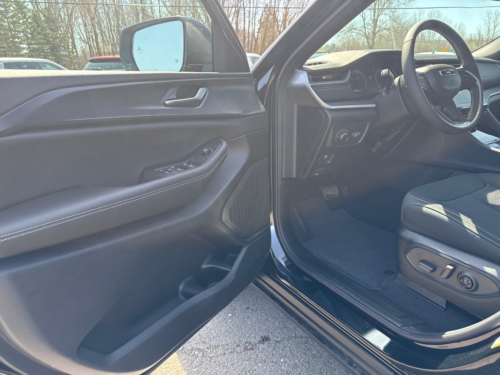 Jeep Grand Cherokee LAREDO X 2026 à Sussex, Nouveau-Brunswick - 12 - w1024h768px