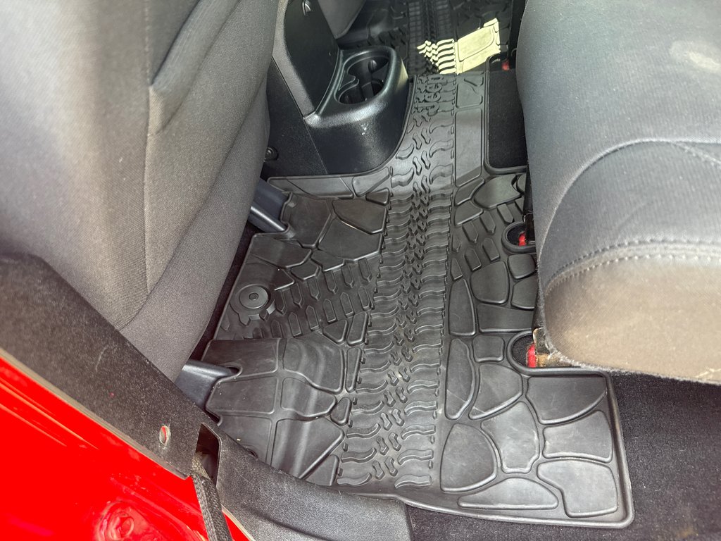 2015 Jeep Wrangler Unlimited Sport in Sussex, New Brunswick - 28 - w1024h768px