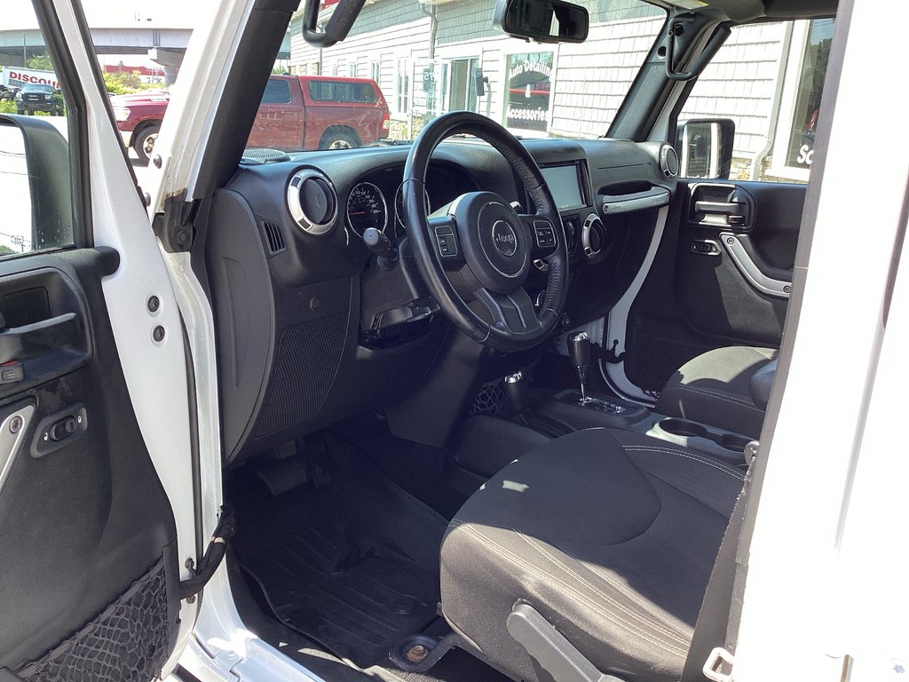 2017 Jeep WRANGLER UNLIMITED SAHARA in Saint John, New Brunswick - 9 - w1024h768px