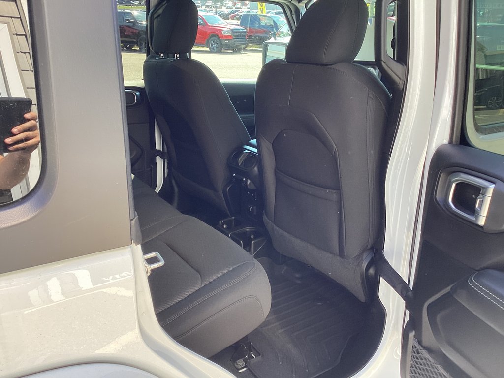 Jeep WRANGLER SAHARA 2023 à Saint John, Nouveau-Brunswick - 10 - w1024h768px