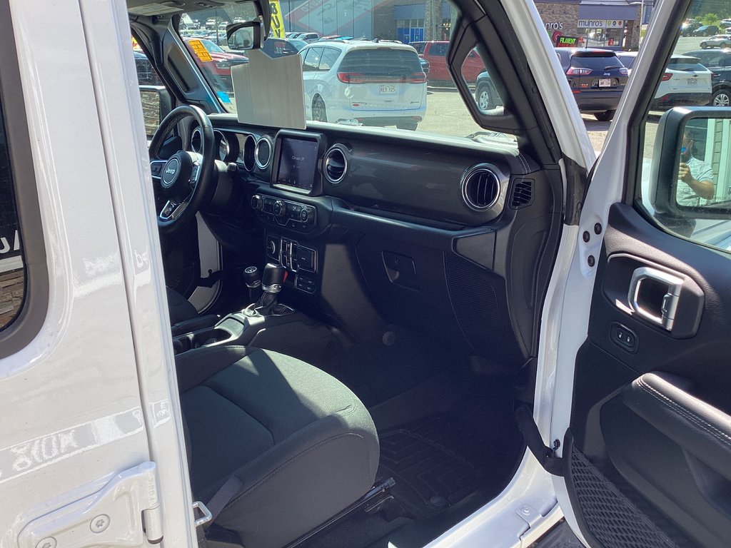 Jeep WRANGLER SAHARA 2023 à Saint John, Nouveau-Brunswick - 8 - w1024h768px