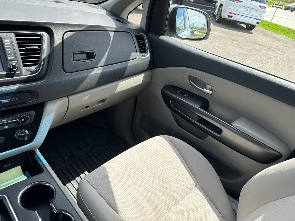 2019 Kia Sedona LX in Sussex, New Brunswick - 22 - w1024h768px