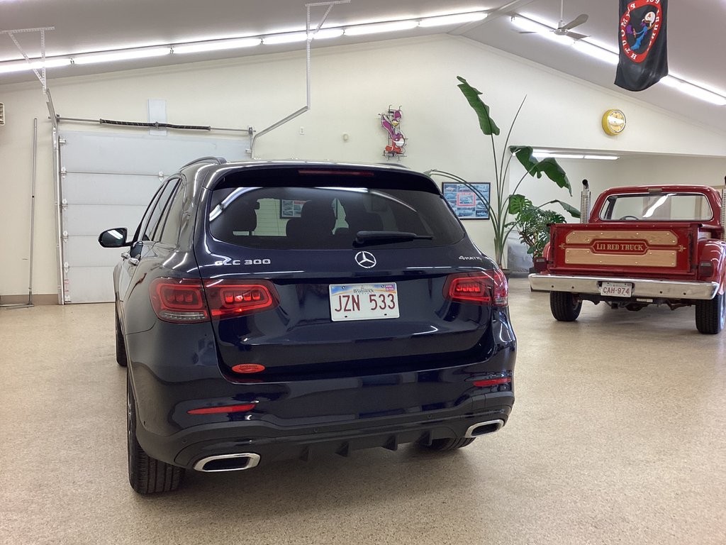 2022 Mercedes-Benz GLC 300 in Saint John, New Brunswick - 5 - w1024h768px