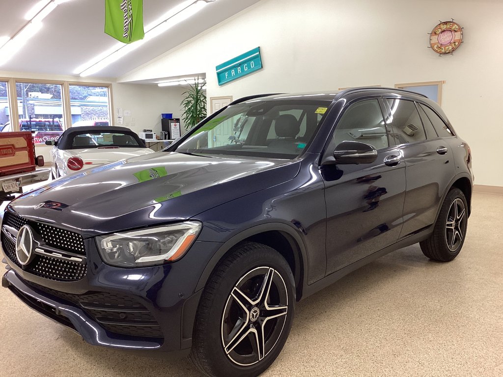 2022 Mercedes-Benz GLC 300 in Saint John, New Brunswick - 4 - w1024h768px