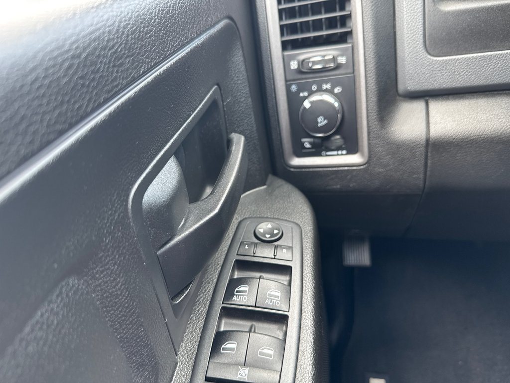 2019 Ram 1500 Classic STX in Sussex, New Brunswick - 19 - w1024h768px