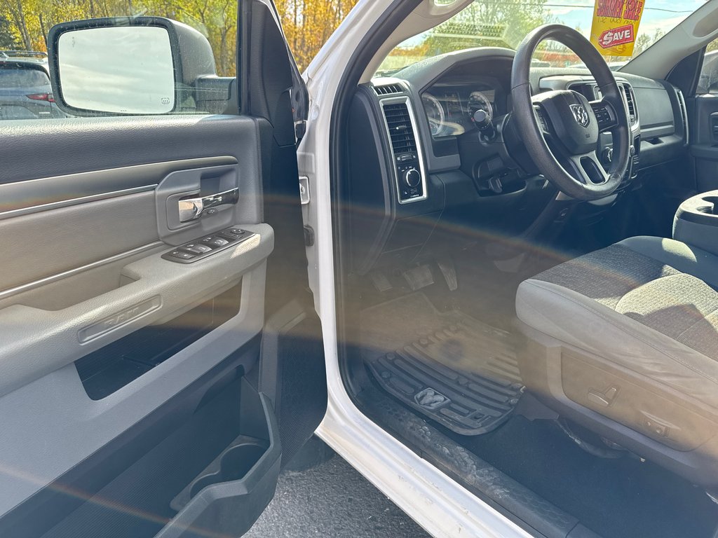 2019 Ram 1500 Classic SLT in Sussex, New Brunswick - 16 - w1024h768px