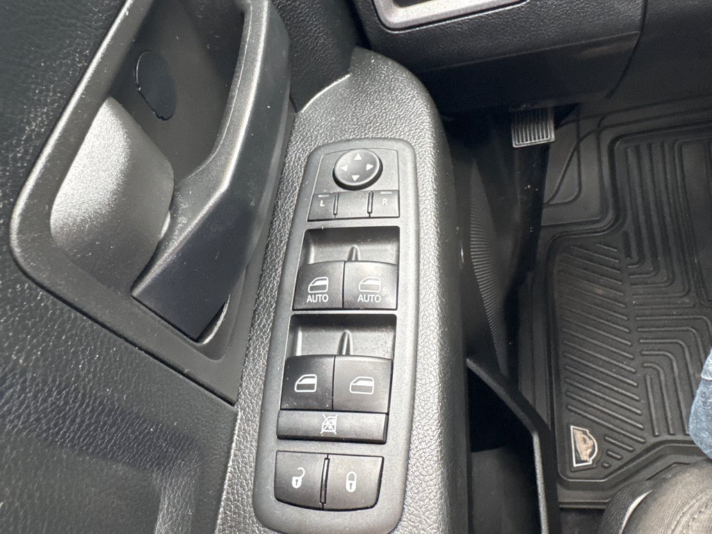 2020 Ram 1500 Classic ST Express in Sussex, New Brunswick - 24 - w1024h768px